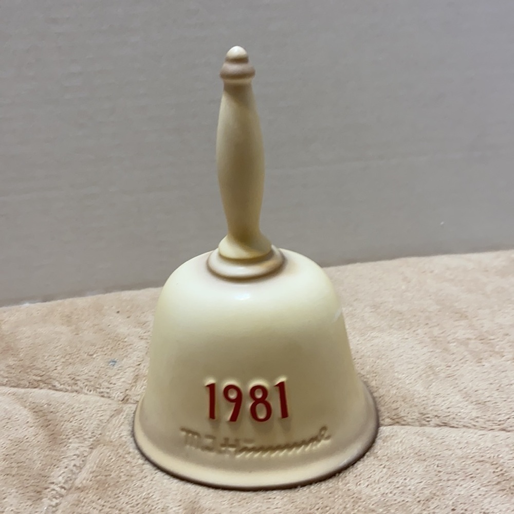 Hummel 1981 “In Tune” Annual Bell - Picture 3 of 10